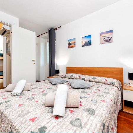 Havana - Apartment With Sea View Ровинь Экстерьер фото