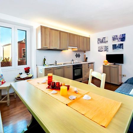 Havana - Apartment With Sea View Ровинь Экстерьер фото
