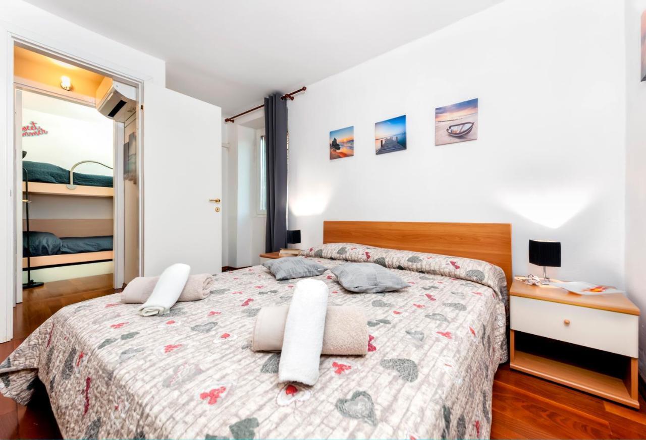 Havana - Apartment With Sea View Ровинь Экстерьер фото