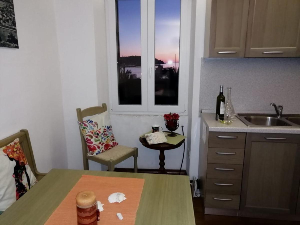 Havana - Apartment With Sea View Ровинь Экстерьер фото